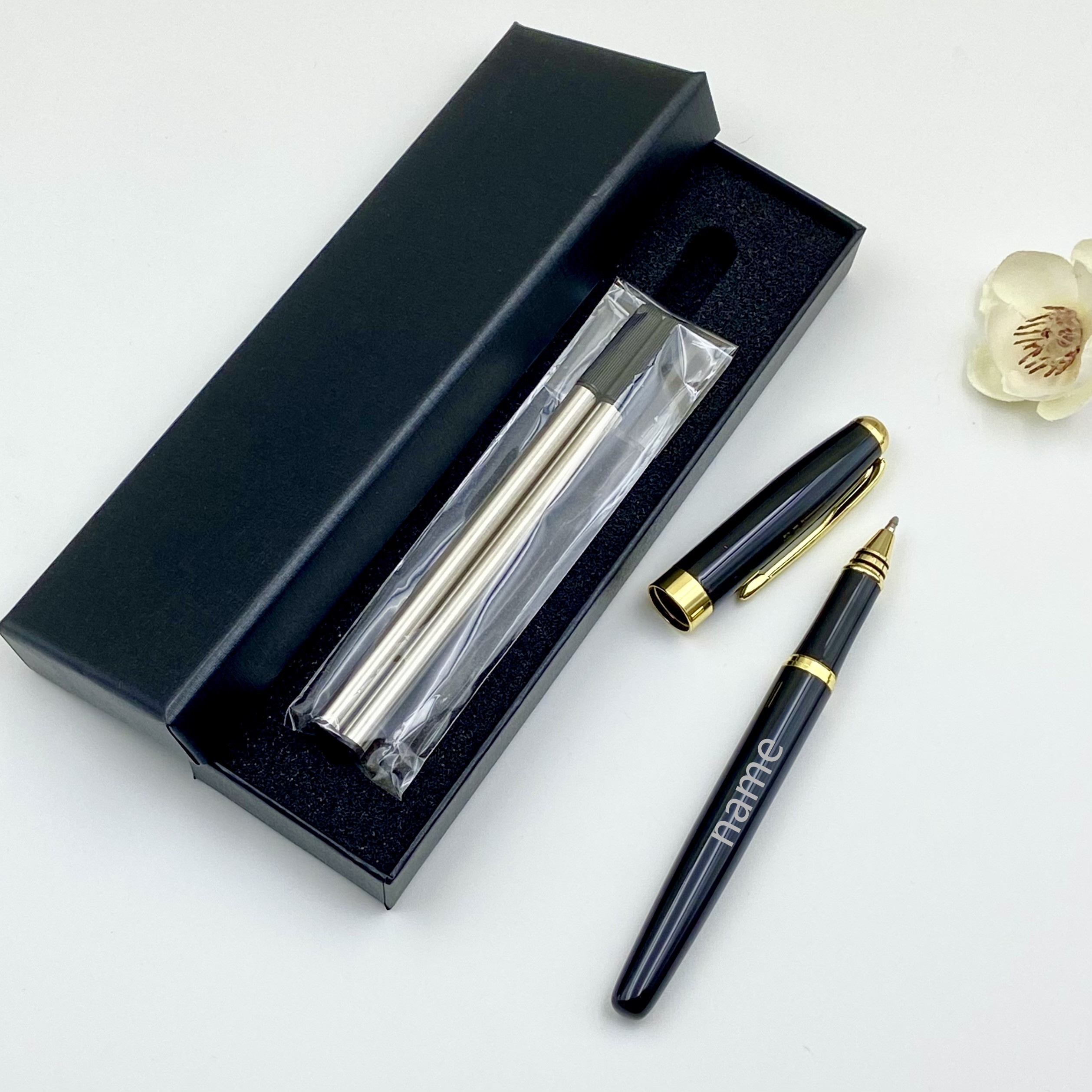 

Ergonomic Gel Rollerball Pen Set With Gift Box - Metal Pen, Medium Point, Non-toxic, Dust-free, Refillable With Pocket Clip, Includes 1 Pen And 2 Refills