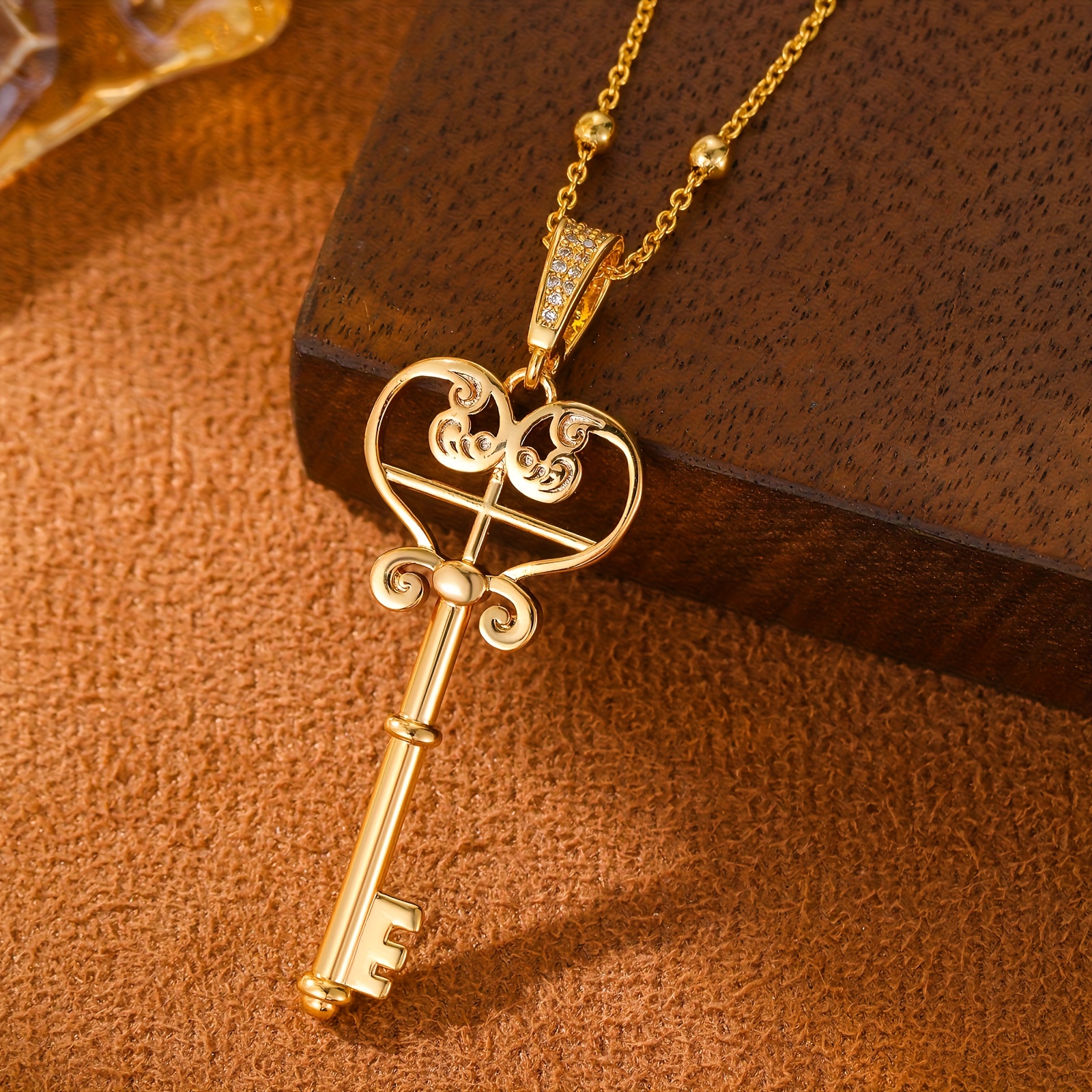 Image of A Necklace Featuring A Beautifully Carved , Perfect For Gifting. It Has An Exquisite Niche Design Suitable For Everyday Casual Wear And Parties