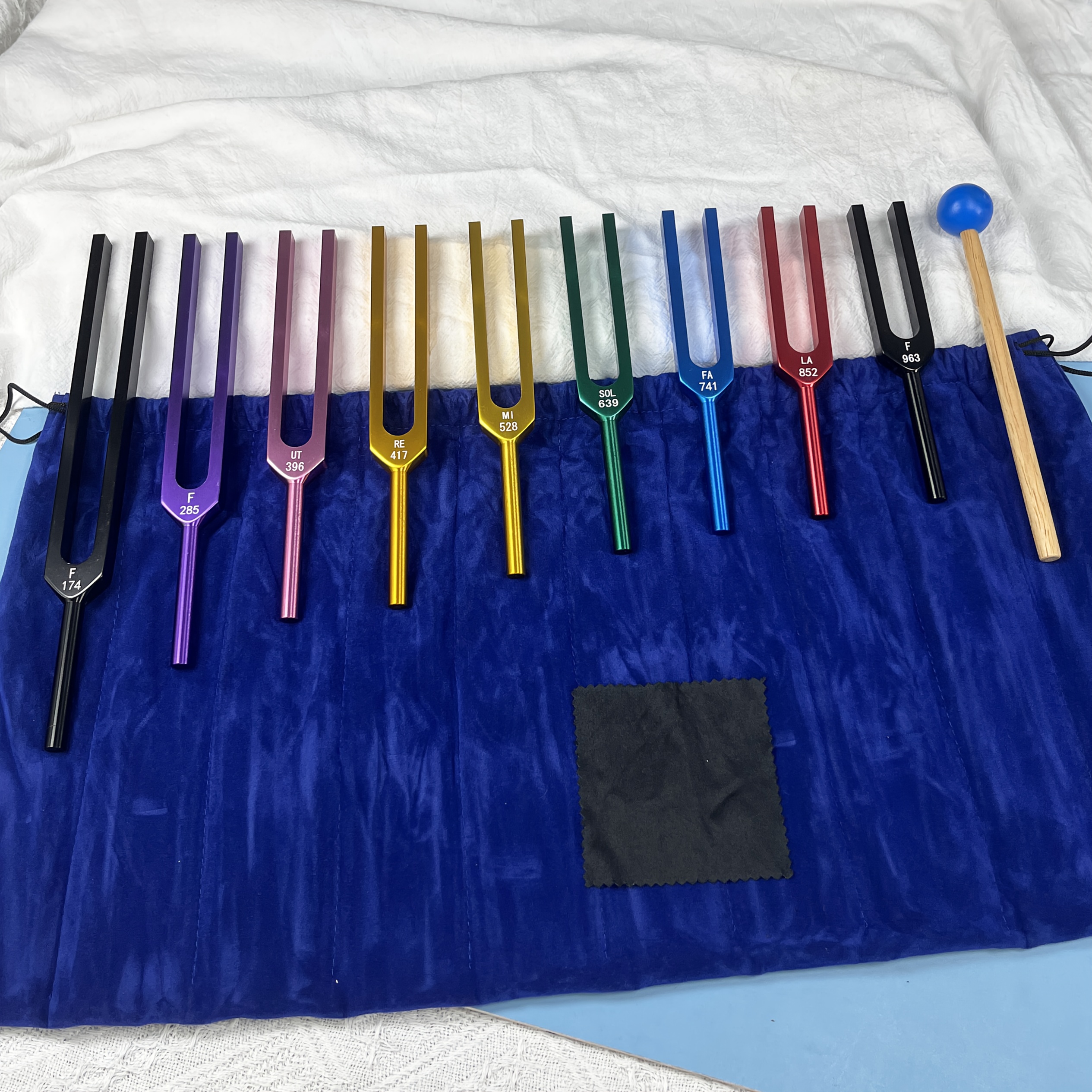 New Nine-Pronged Tuning Fork Set with Aluminum Bags, Produces * Through * for Meditation and Yoga in Colorful/Golden or Silvery Fi