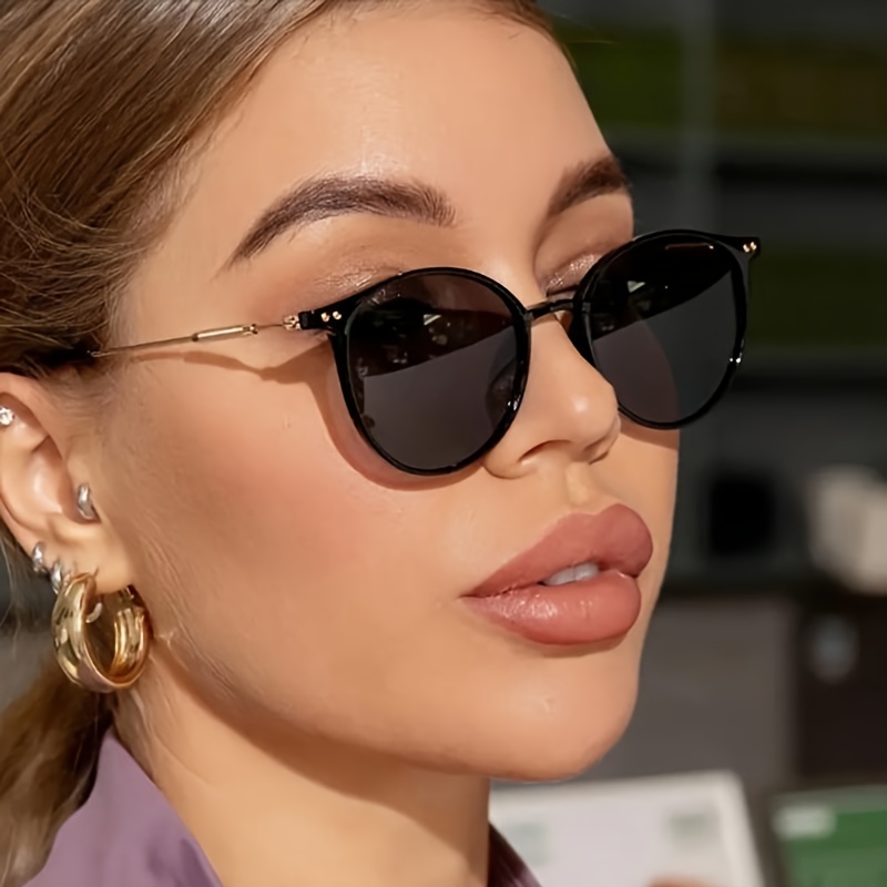 

Chic Women's Round Frame Fashion Glasses With Anti-reflective Lenses - Travel, Vacation & Glasses Women