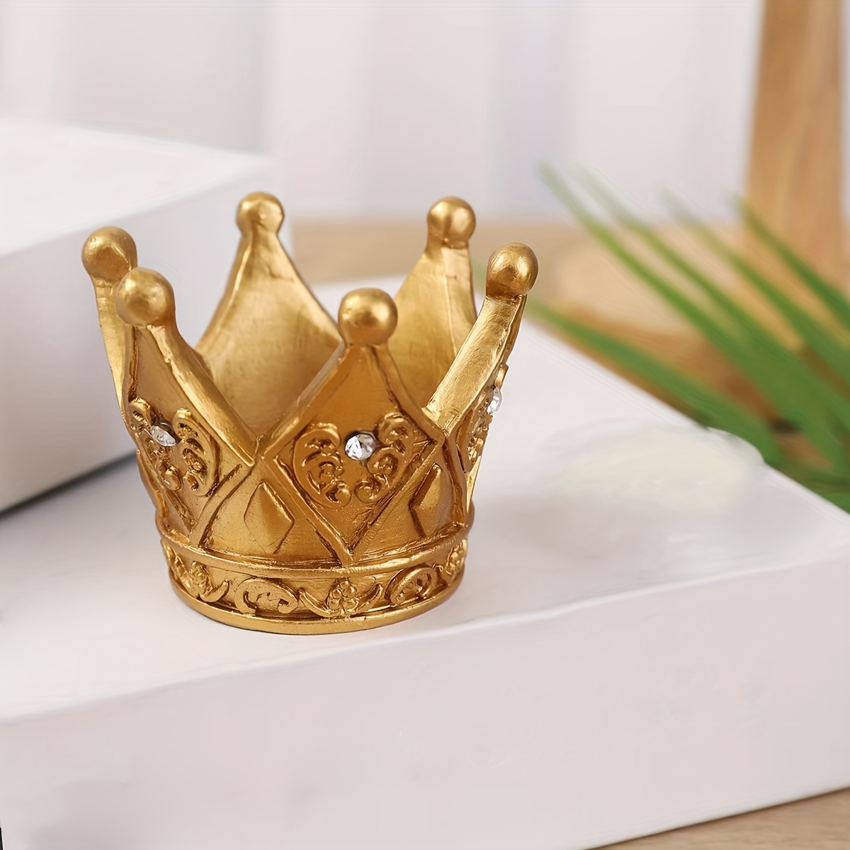 Image of 1pc Crown Ornament, Resin Decoration, Home Decor Resin Ornament For Indoor And Outdoor Use, Desk Decoration For Bedroom, Study, Living Room, Wine Cabinet, Tv Stand, Dresser, Office Desk, And Entryway