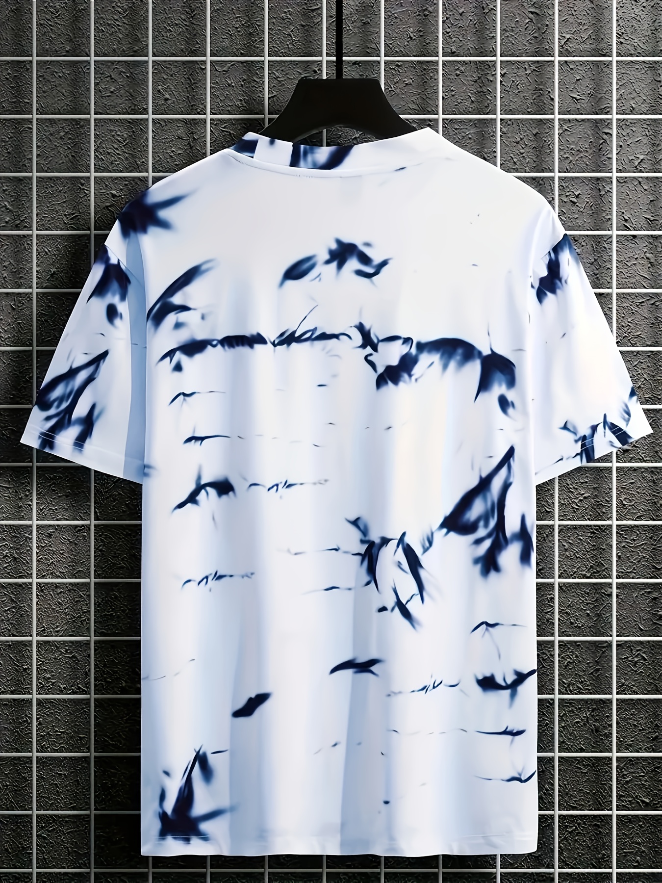 Men's Casual Short Sleeve T-Shirt - Gradient Ink Splatter & Bird Pattern Design, Green & White Opaque Polyester Blend Knit Fabric, Breathable Round Neck Tee for Spring/Summer Daily Wear & Vacation, Leisure Apparel, Relaxed Fit Shirt, Opaque Material, PLUS SIZE