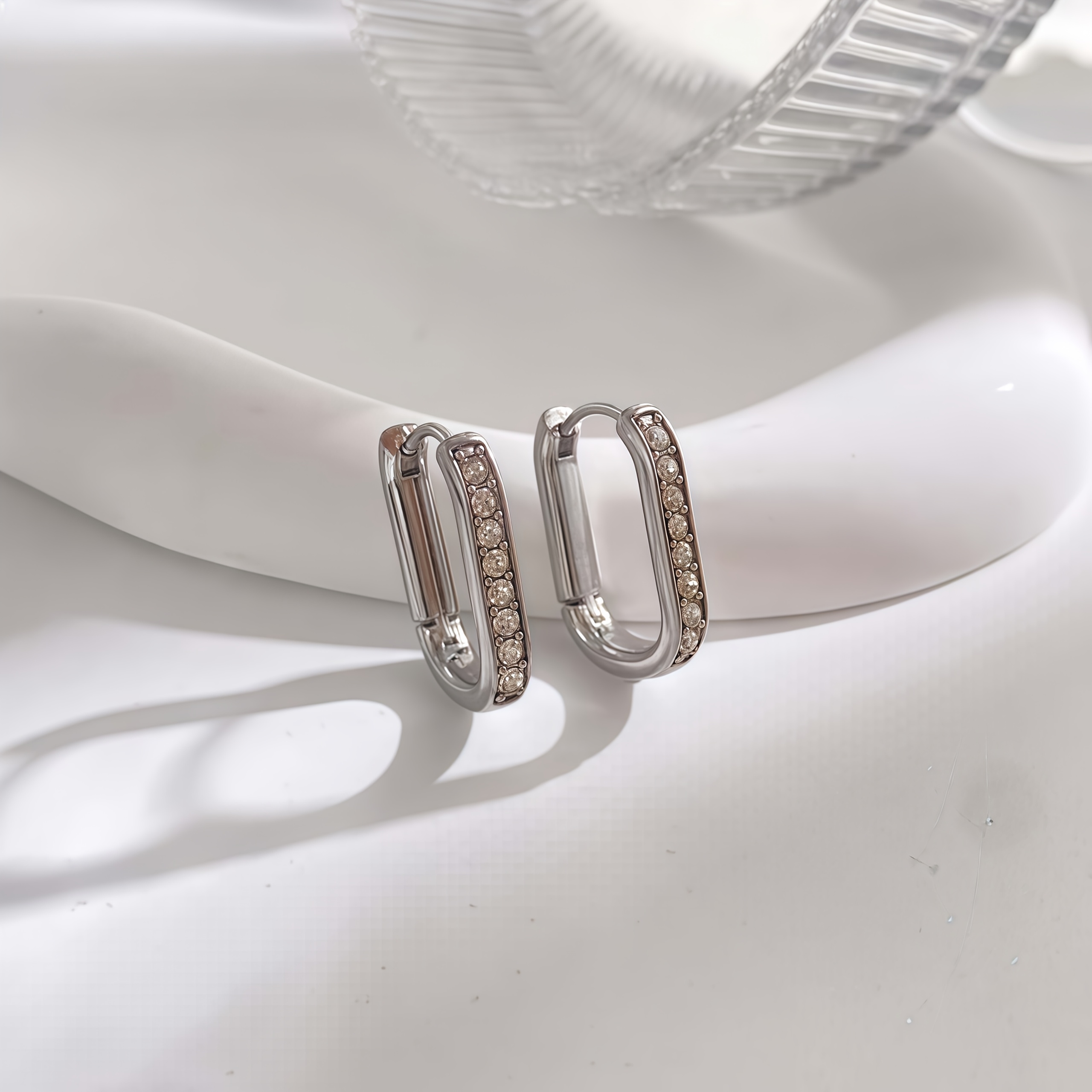 TEMU A Pair Of Stainless Steel Ear Cuffs For Women, Korean And Fashion Geometric Oval Ear Cuffs, Simple And Elegant Geometric Rhinestone Inlaid