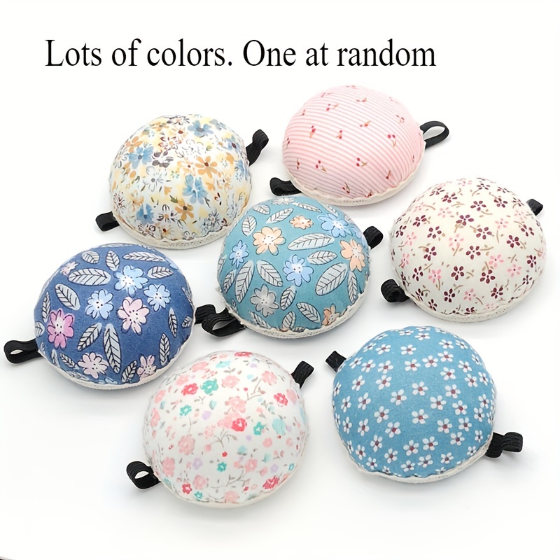 1pc Fashionable Wrist Pin Bag With Sewing Needle Plug - Secure Storage And Easy Insertion Tool - Durable And Stylish Design - Perfect For Sewing And Art Craft Lovers - Assorted Pattern Colors