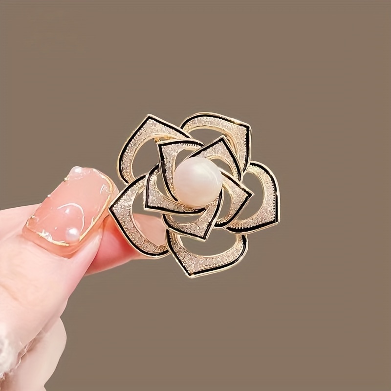 

3d -out Brooch Plastic For