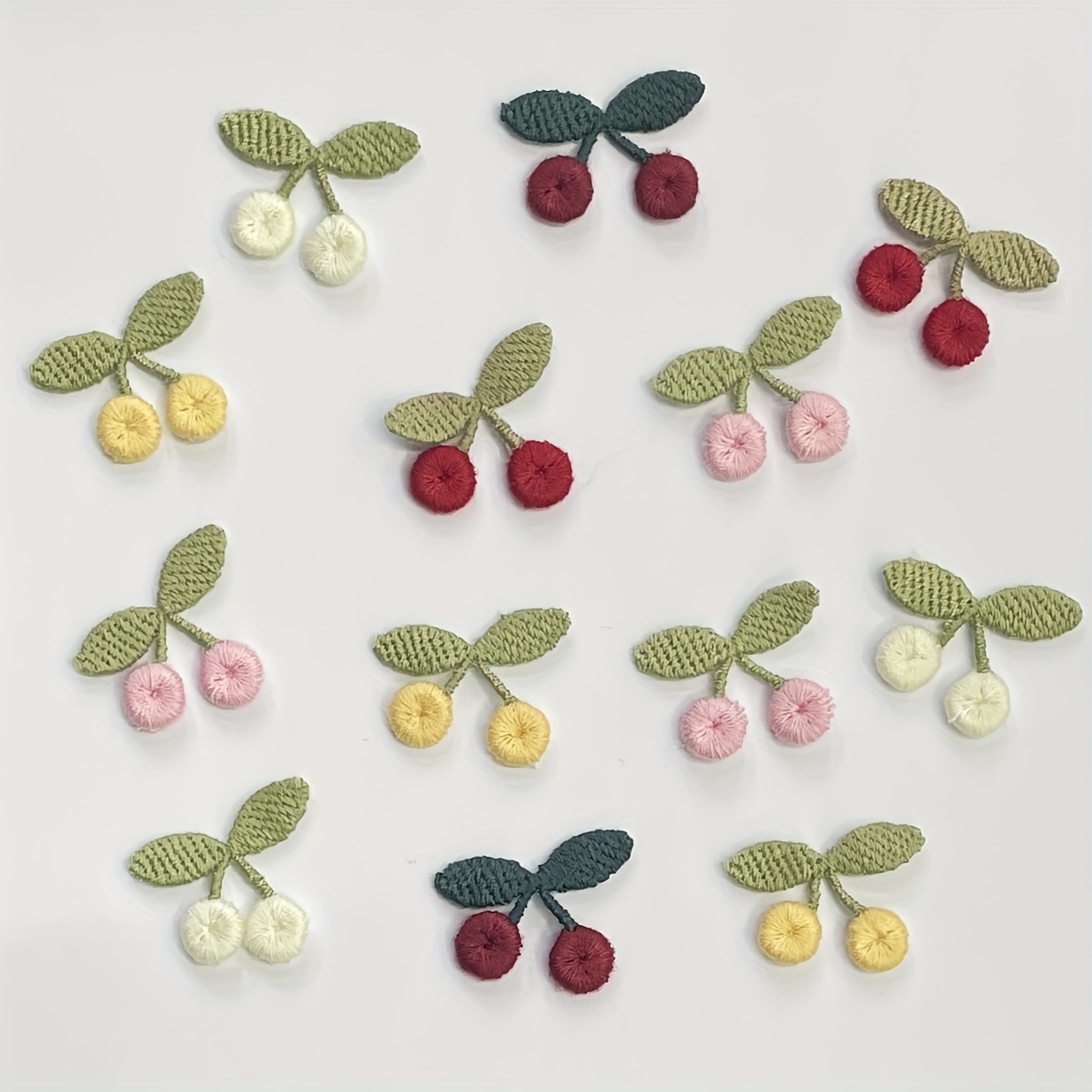 TEMU 15 Stück 2,9*2,5 cm Gestrickte Gestickte Kirschapplikation Handgemachte Haarverzierungen Kleidung Dekoration Zusätze