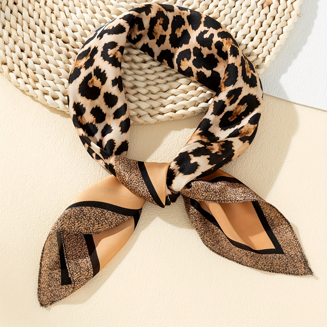 

A Leopard Print Classic, Stylish, Elegant, Retro, High-end Silky Scarf