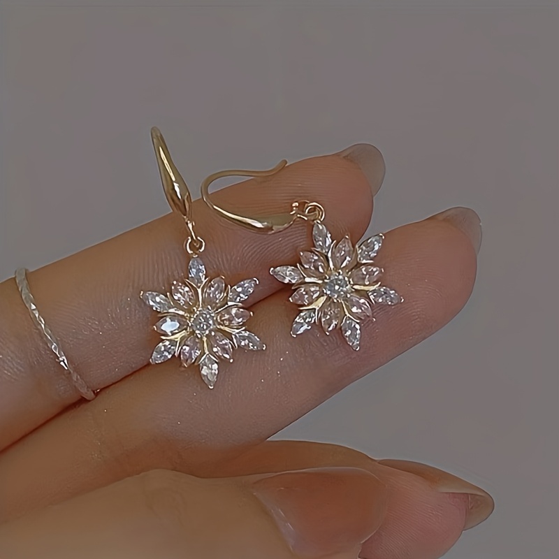 TEMU Earrings For Women Featuring Snowflake Design, Stylish And , With Synthetic Gems That Sparkle . Wear, Festive Occasions, Christmas, New Year, And Valentine's Day Gifts, Making Them A