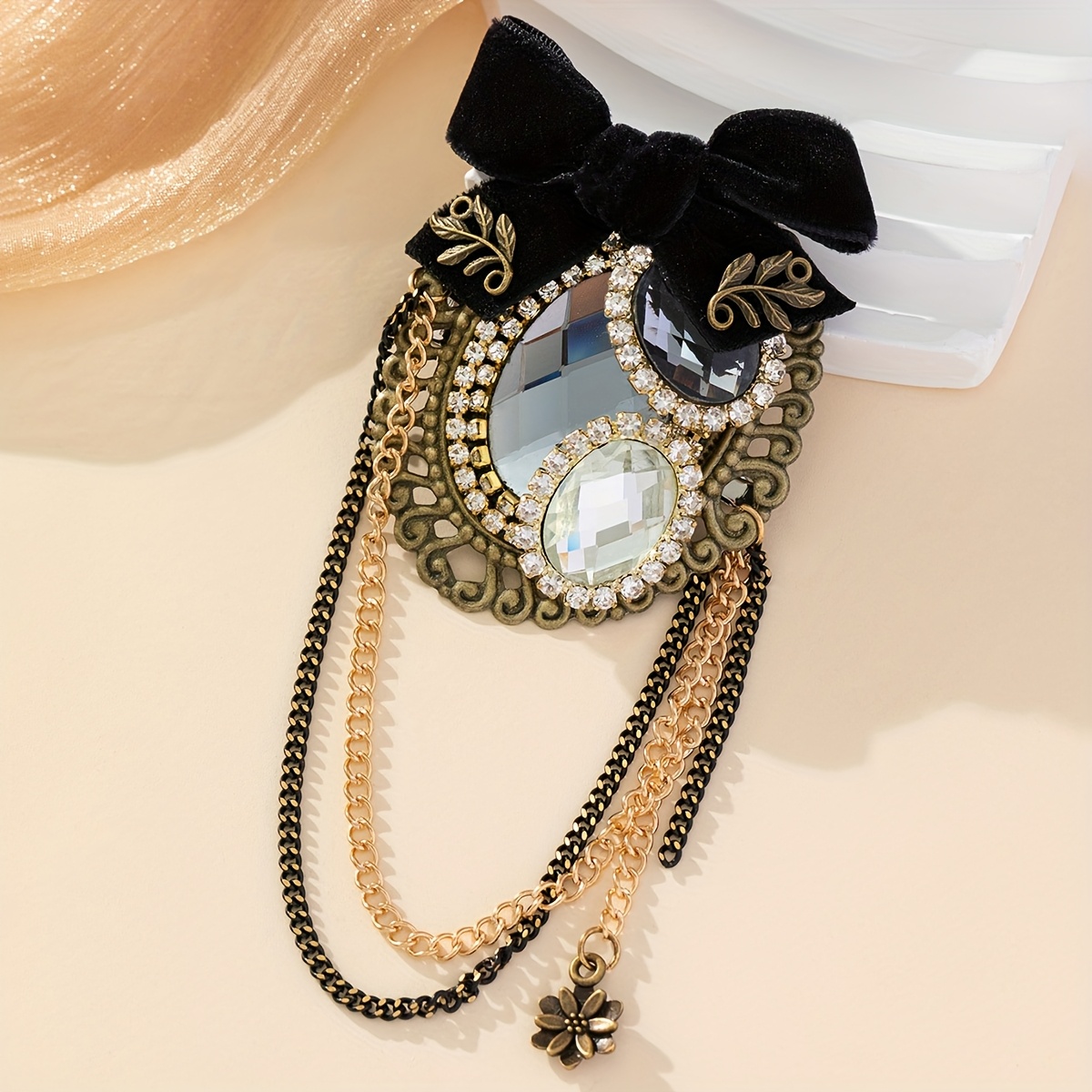 Image of 1pc, Elegant, Luxurious Retro Style, , Small Flower Pendant, College Badge, Handmade Fabric, Sparkling, Rhinestone, Women's Brooch, Corsage Pin, Suitable For Daily Wear, Holiday Dates, Parties, Gifts