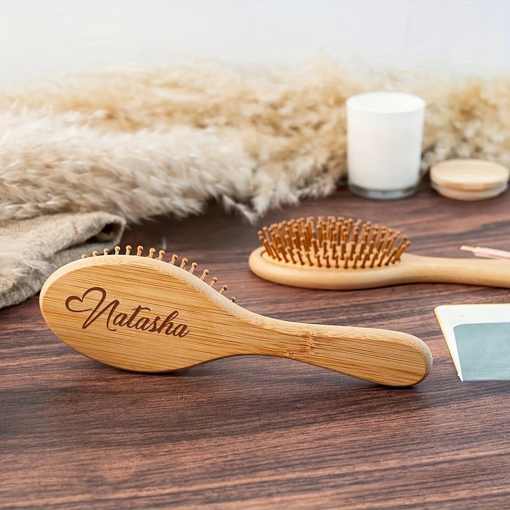 E-shop Personalisierte Holzkissen Haarbürste - Kamm mit Namengravur, Antistatisch und Kopfhautmassagegerät, für Hochzeiten, Brautpartys,