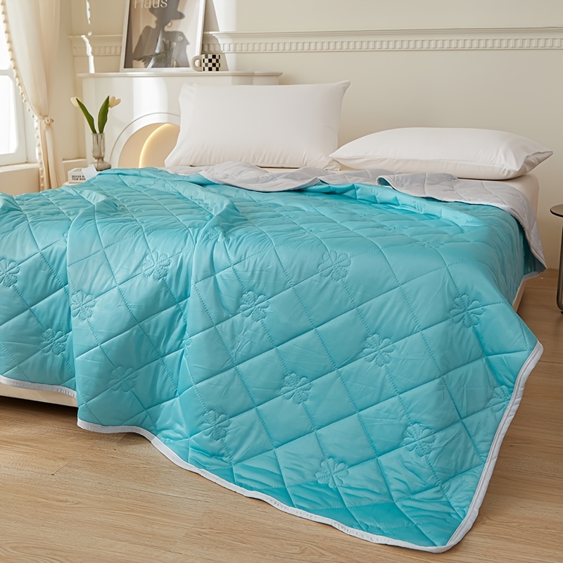 TEMU 1 Pack Super Soft Clover Printed Cooling Blanket, Breathable Lightweight Summer Throw Blanket, Machine Washable For Single And Double Bed