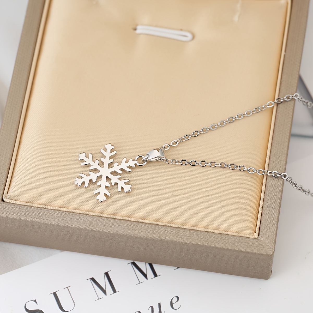 Image of 1pc, European And Copper Snowflake Necklace For Men And Women, Suitable For Daily Wear, Parties, Weddings, And As A Holiday Gift