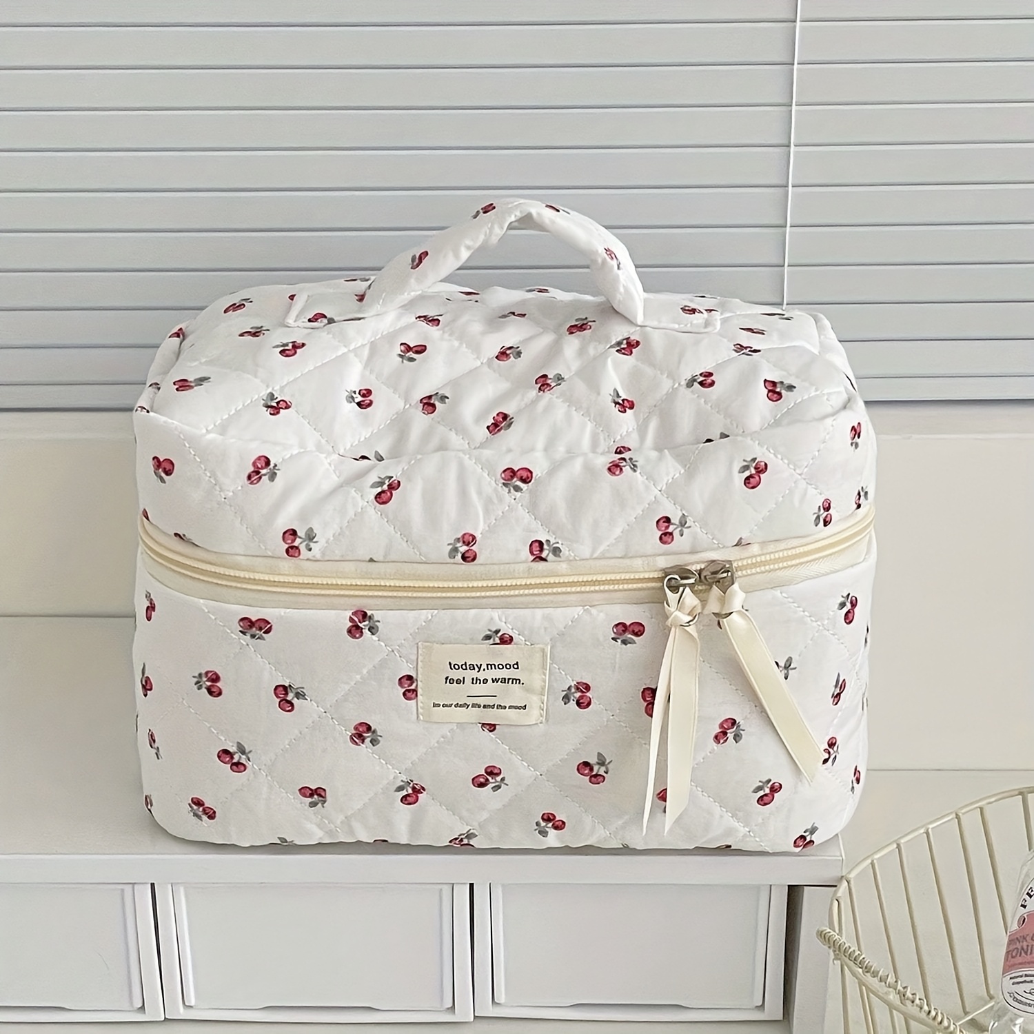 E-shop 1/3-teiliges Set von großen, gepolsterten Reise-Make-up- mit rotem Fruchtmuster, tragbare Kosmetiktasche mit großem Fassungsvermögen,