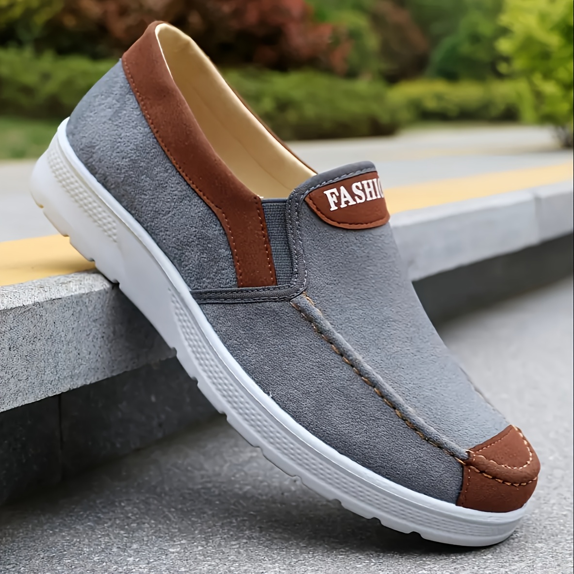 A Pair of Men's Casual Sports Training Fitness Shoes - Solid Color,, Round Toe, Lightweight Fabric Upper, Non-slip Synthetic Outsole, Breathable Fabric Lining, Suitable for Outdoor Running and Daily Wear - Spring/autumn