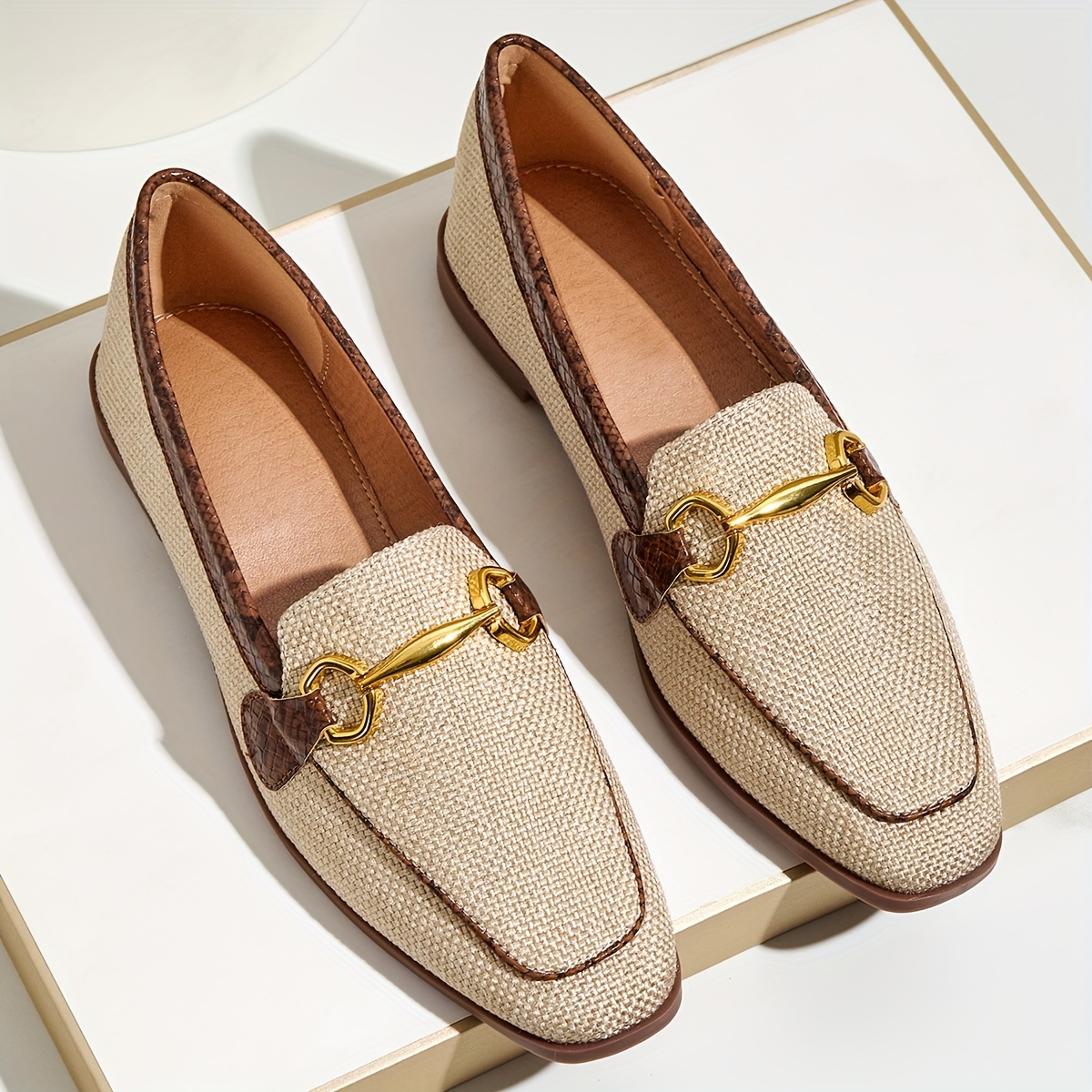 Chaussures Plates Femme à Boucle Métallique Minimaliste Serpent Marron