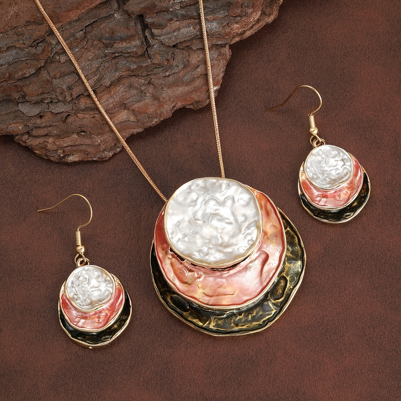 TEMU Un ensemble de trois et boucles d'oreilles rétro de luxe léger à triple couche avec un design et un style, bijoux polyvalents