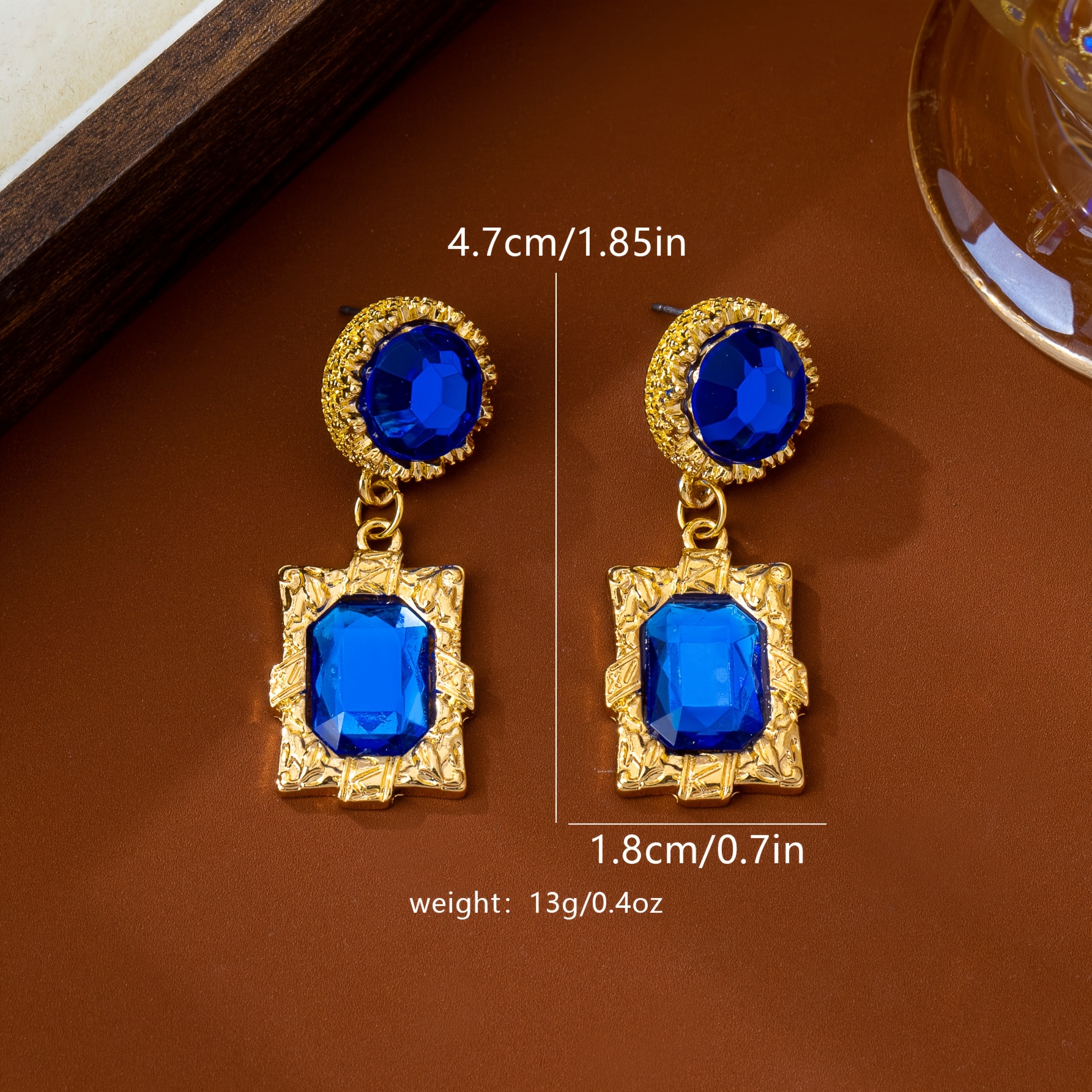 Women's Retro Relief Dangle Earrings, Square Round