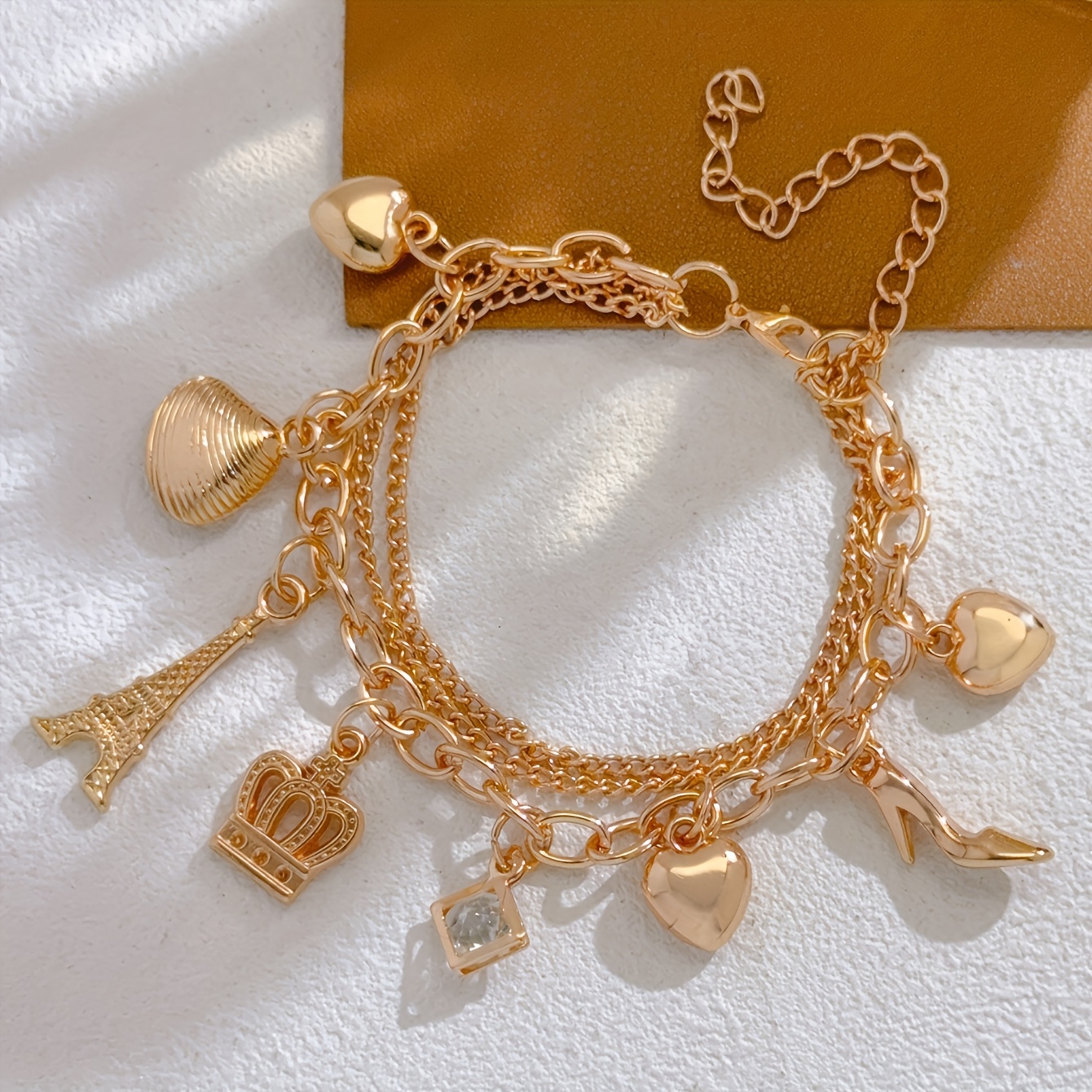 E-shop 1 Stück Boho-Chic Armband mit High Heel & Muschel-Anhänger Herz-Dekor, Verstellbare Schichtkette Strandmode Schmuck, für Partys &