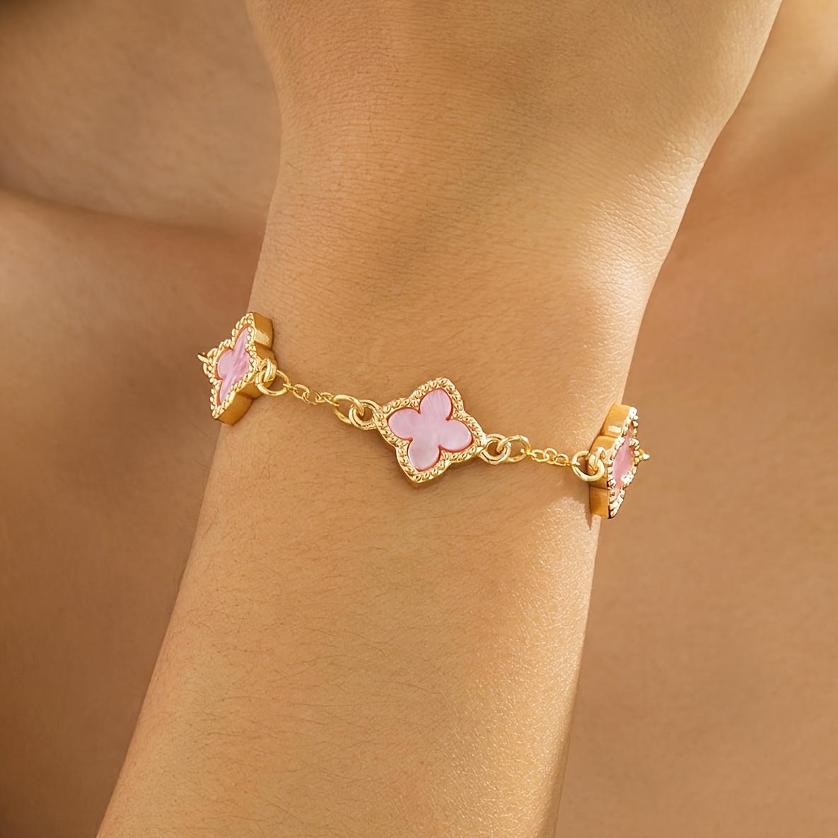 TEMU A Clover White And Pink Bracelet With Luxury, Niche And High-end Design. Retro Adjustable Bracelet To Give As A Birthday Gift To Girlfriend And
