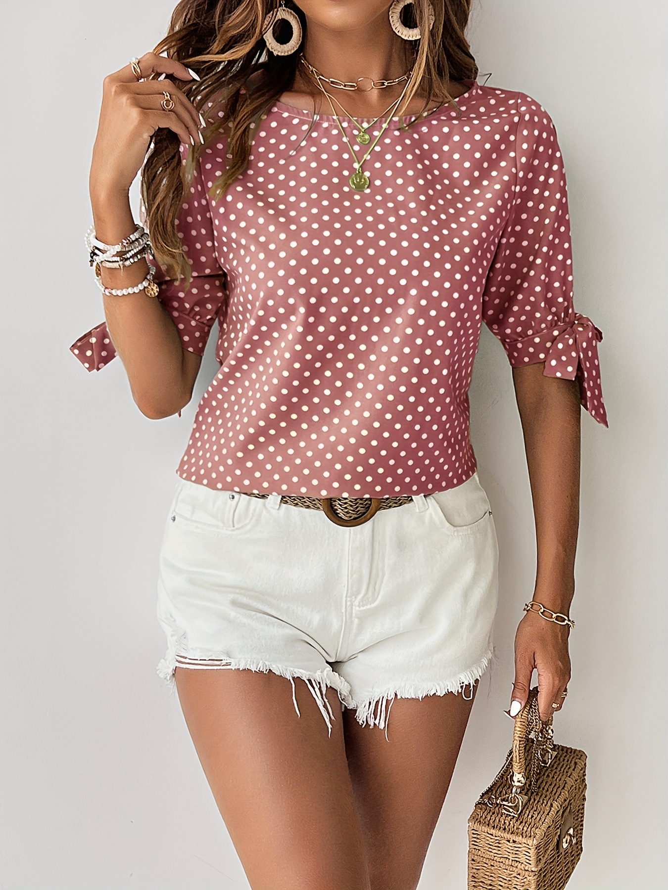 Top donna a pois con polsini annodati e maniche a spacco, ideale per l'uso quotidiano