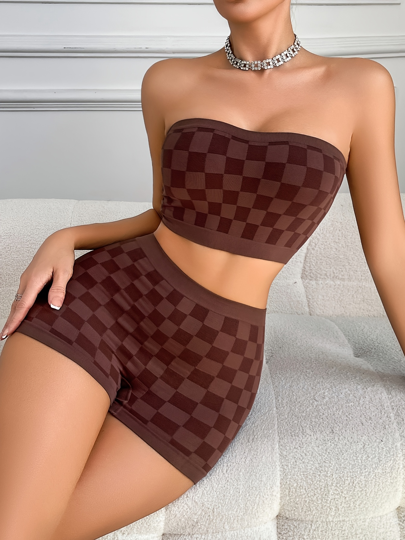 Women'S Casual Plaid Patterned Lingerie Set, Featuring a Single-Layer Strapless Top Without Padding And Plaid Boxer Shorts.