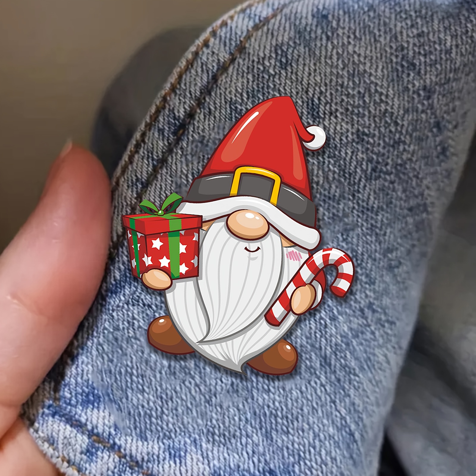 

1pc Cartoon Santa Holding Gifts 2d Acrylic Brooch - A Great Gift For Santa Lovers, Ideal Birthday Gift Or Christmas Gift, Christmas Garland