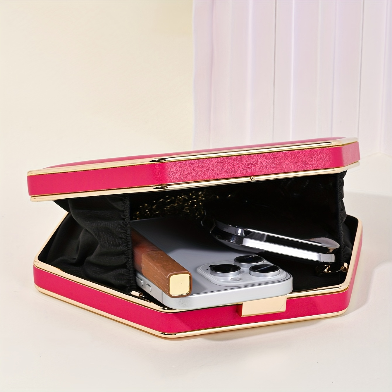 Elegant Hexagonal Clutch Bag with a Large Chain, Perfect for Evening Events, Parties, And Weddings.