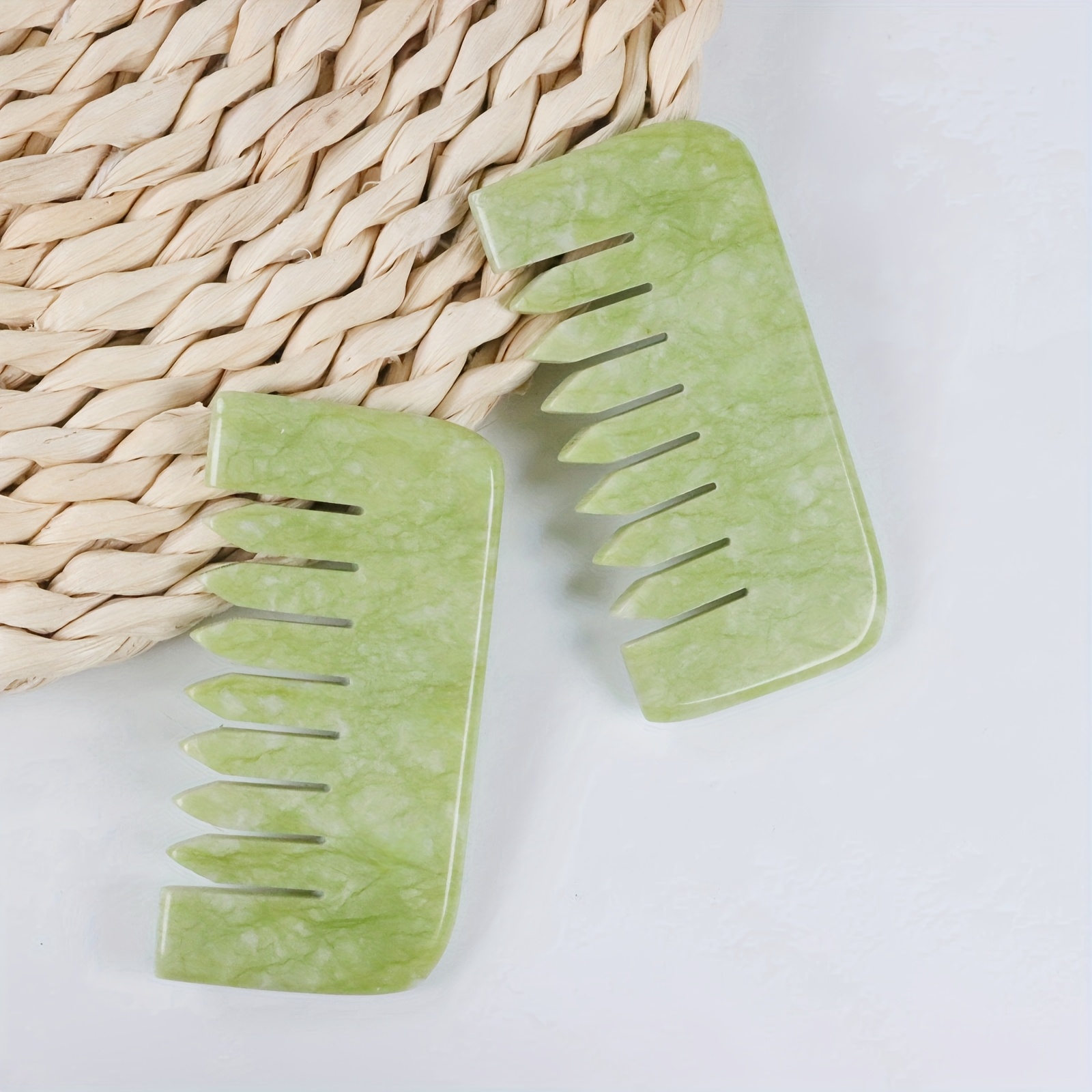 Peine de Masaje Gua Sha | Masajeador Facial y Corporal de Piedra Verde | Herramienta de Masaje Tradicional Multifuncional para el Cuidado del Cuidado del Cuero Cabelludo y la Cabeza | Diseño Ergonómico para Mejorar la Circulación y la Relajación. Ideal para Uso Doméstico o Profesional como