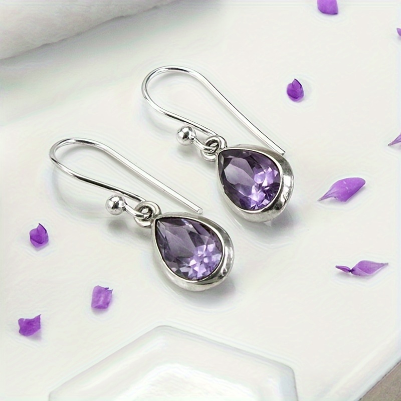 

A Stylish And Pair Of Purple -shaped Zirconia In The 2024 New Collection, Suitable For Daily Wear By Women, Adding A Trendy And Versatile Touch To Their Daily Commute Outfits.