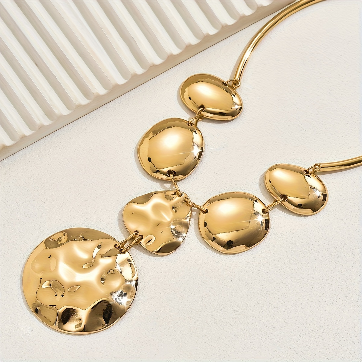 Geometric Circle Pendant Choker Necklace