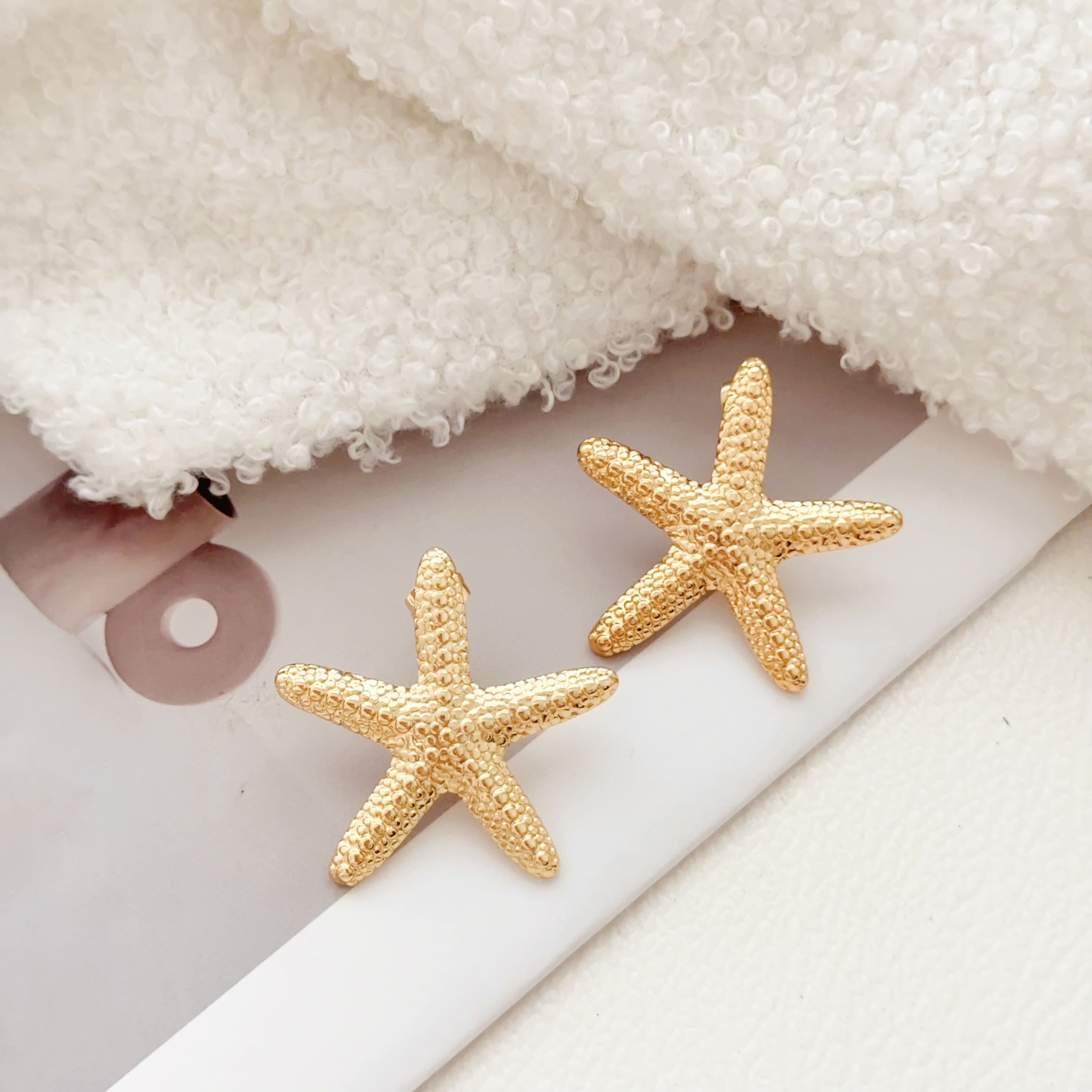 

1 Paire de Boucles d'Oreilles Élégantes en Acier Inoxydable Étoile de Mer Dorée - Design Texturé de l'Océan pour Vacances , Fêtes & Célébrations, Bijoux de Plage