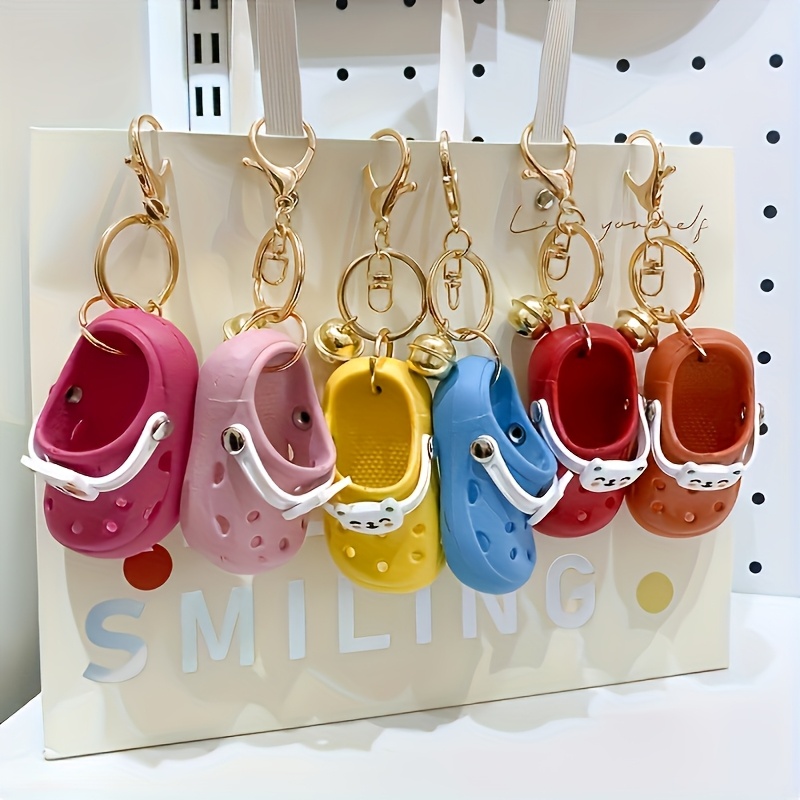 

6pcs/color Random, A Kitten Decorative Shoe Keychain - Cute Cartoon Animal Slipper Keychain, Backpack And Car Key Pendant, Party Gift, Valentine's Day And Graduation Gift