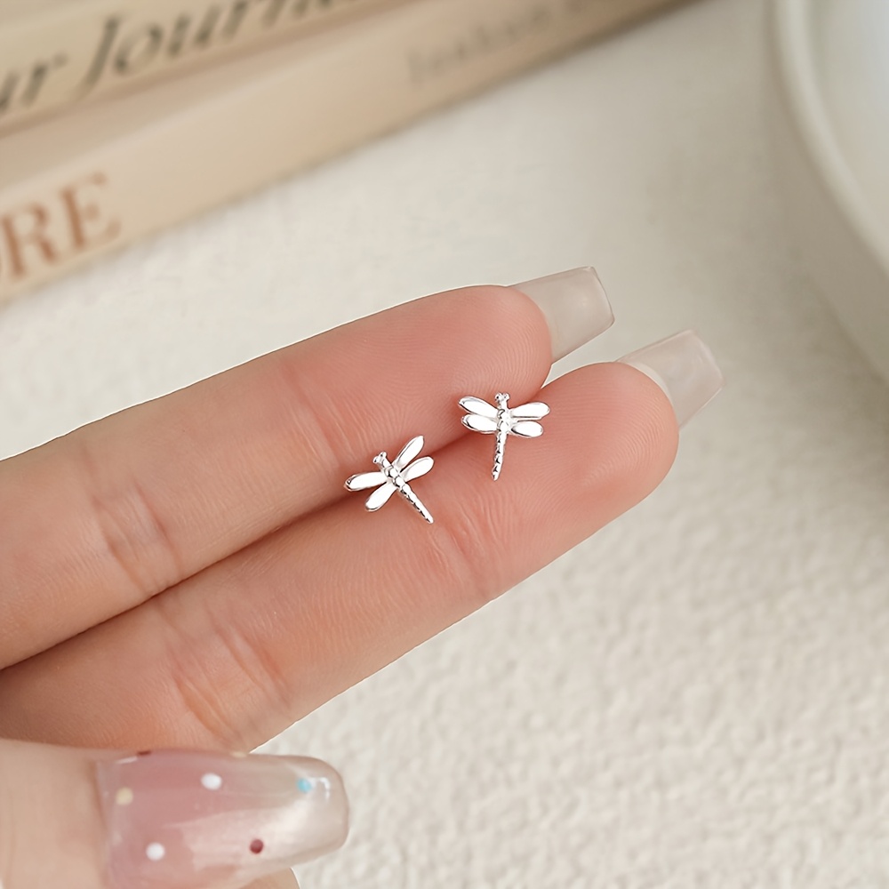 E-shop 1 Paar niedliche, modische elegante, glänzende Mini-Libellen-förmige Steckerohrringe im Vintage-Stil für Damen. Diese einzigartigen, frischen,