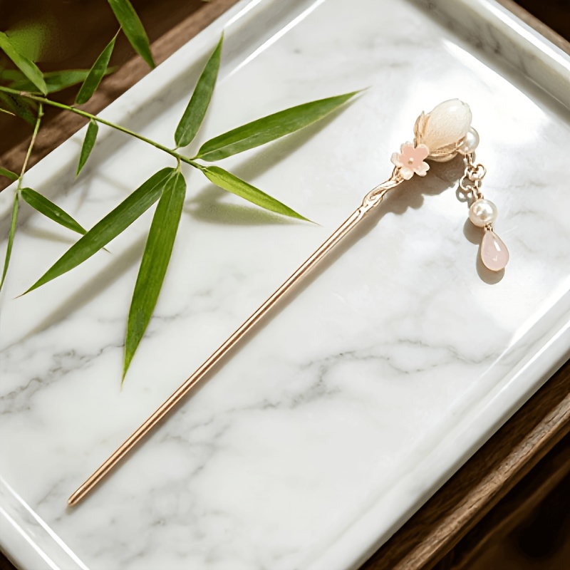 TEMU Épingle à cheveux imitation jade , tête à pompon avec bouton d' laiteux et rose clair, perles blanches et pompons de rose sur le côté, s'