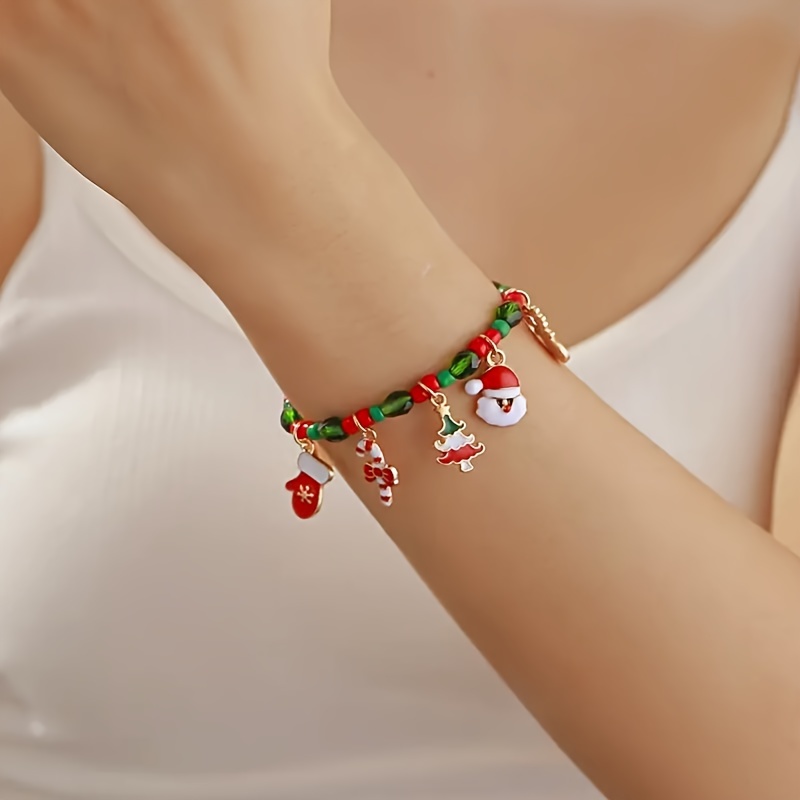 

Festive Christmas Charm Bracelet: Adorable Reindeer, Santa, Snowflake Pendants, Perfect For Holiday Parties And Gifts