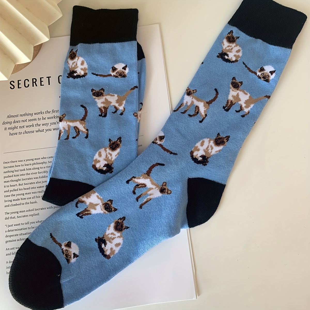 

1 Pair Of Unisex Cotton Blend Fashion Novelty Socks, Funny Cat Patterned Men Women Gift Socks, For Outdoor Wearing & All Seasons Wearing