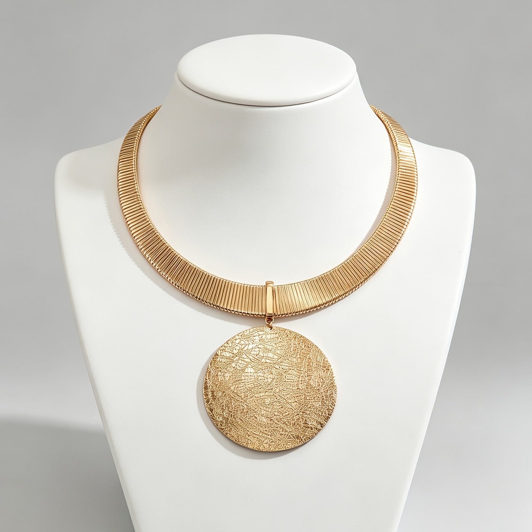 Women's Metal Pendant Collar Necklace, Exaggerated Design