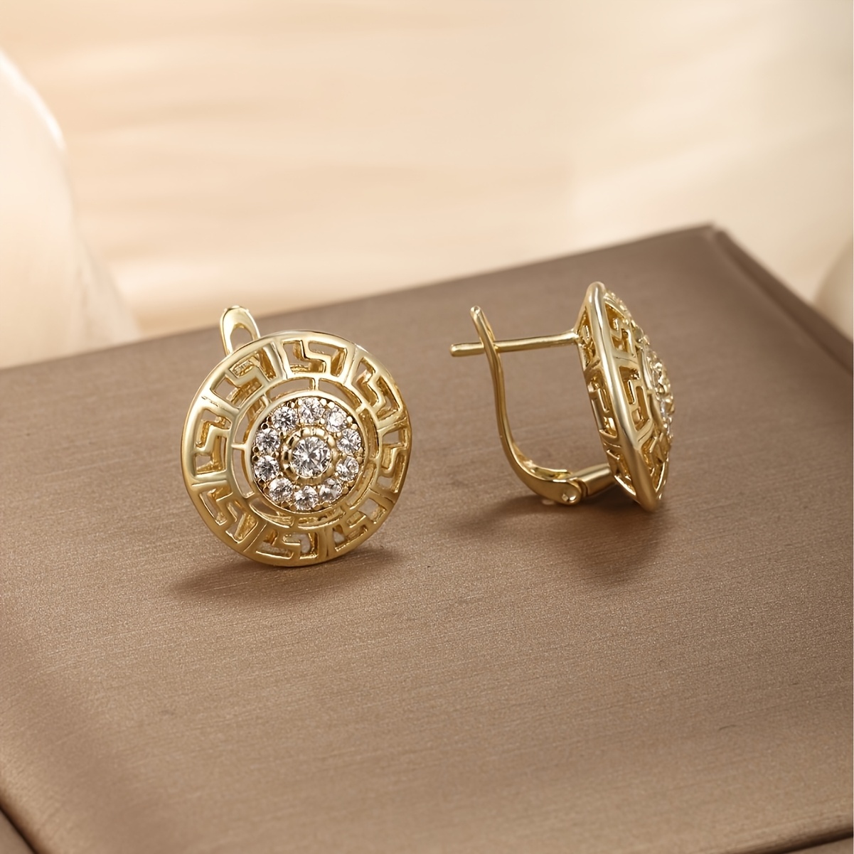 Vintage Round Earrings with Great Wall Pattern for Unisex
