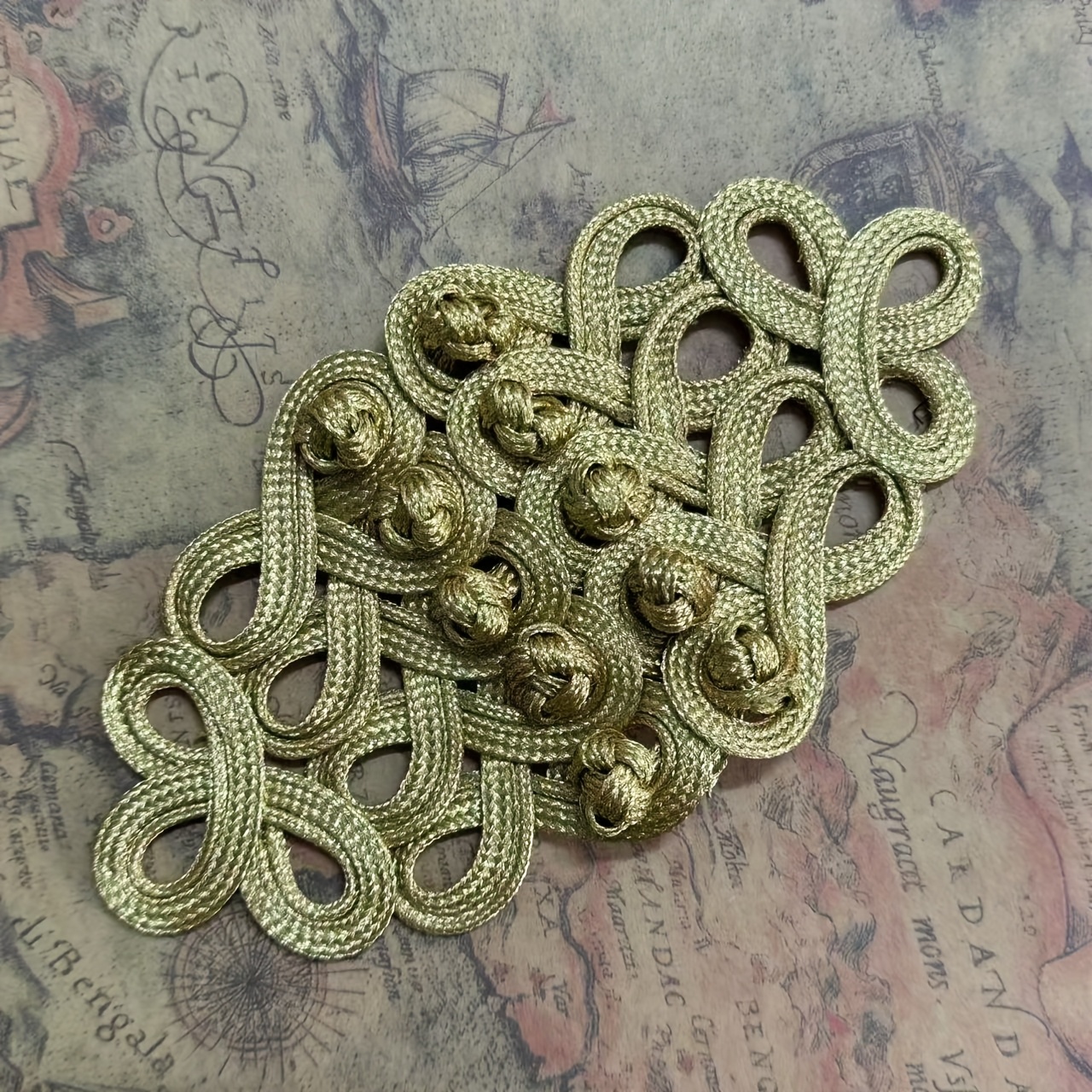TEMU This Oversized Golden Uniform Knot Button Measures 19.5*10cm. It Features A Baroque Frog Fastener With Cord Embroidery, Serving As A Retro