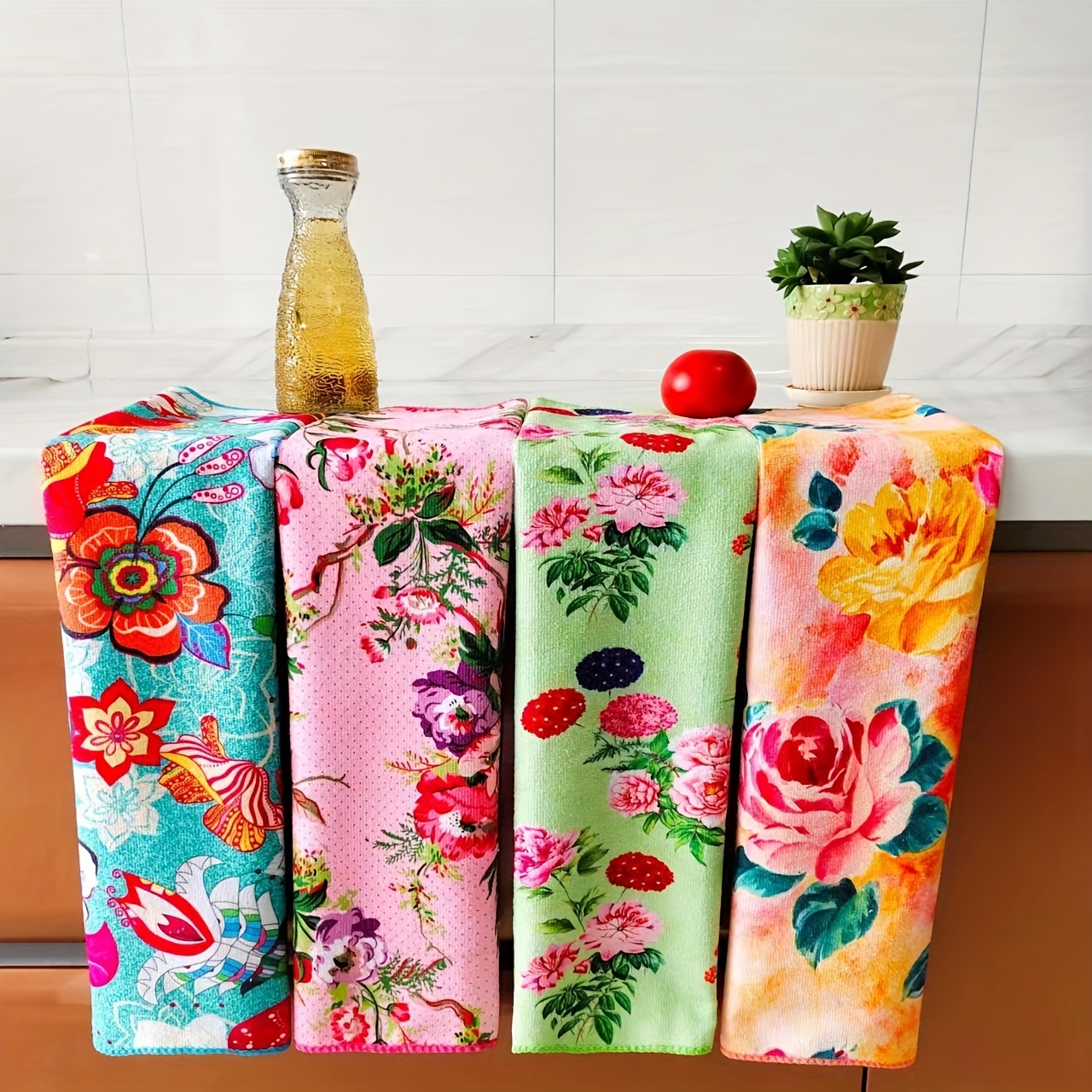 

Lot de 4 Torchons de Cuisine en Microfibre, 40x60cm avec Imprimé Floral, Très Absorbants, Peluche, Résistants à l'Huile, Torchons et Tampons à Récurer