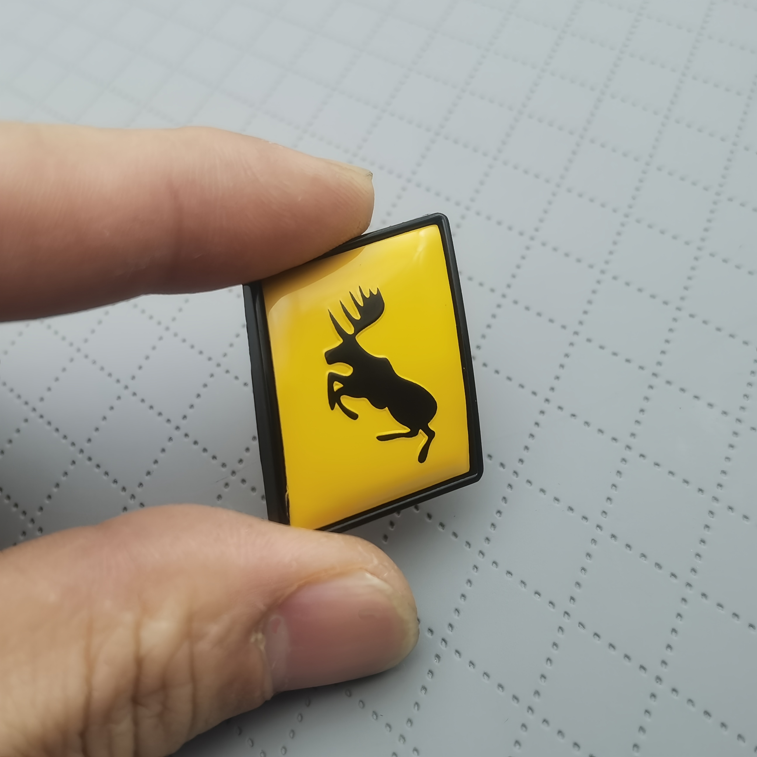 TEMU 1 stuk Galopperend Eland Logo Embleem Badge - Zinklegering Metaal Auto Sticker Compatibel met V90/V60/V50/V40/S60/S90/S80/C30//// - Authentiek