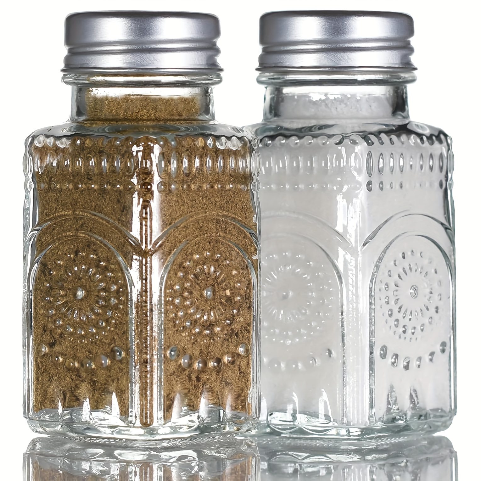 Image of A Set Of 2 Classic Glass Mixers, For Salt And Pepper, With A Glass Base And Stainless Steel Cover. Perfect For Use , Dining Table, , Camping And Barbecuing. The Convenient For Filling.