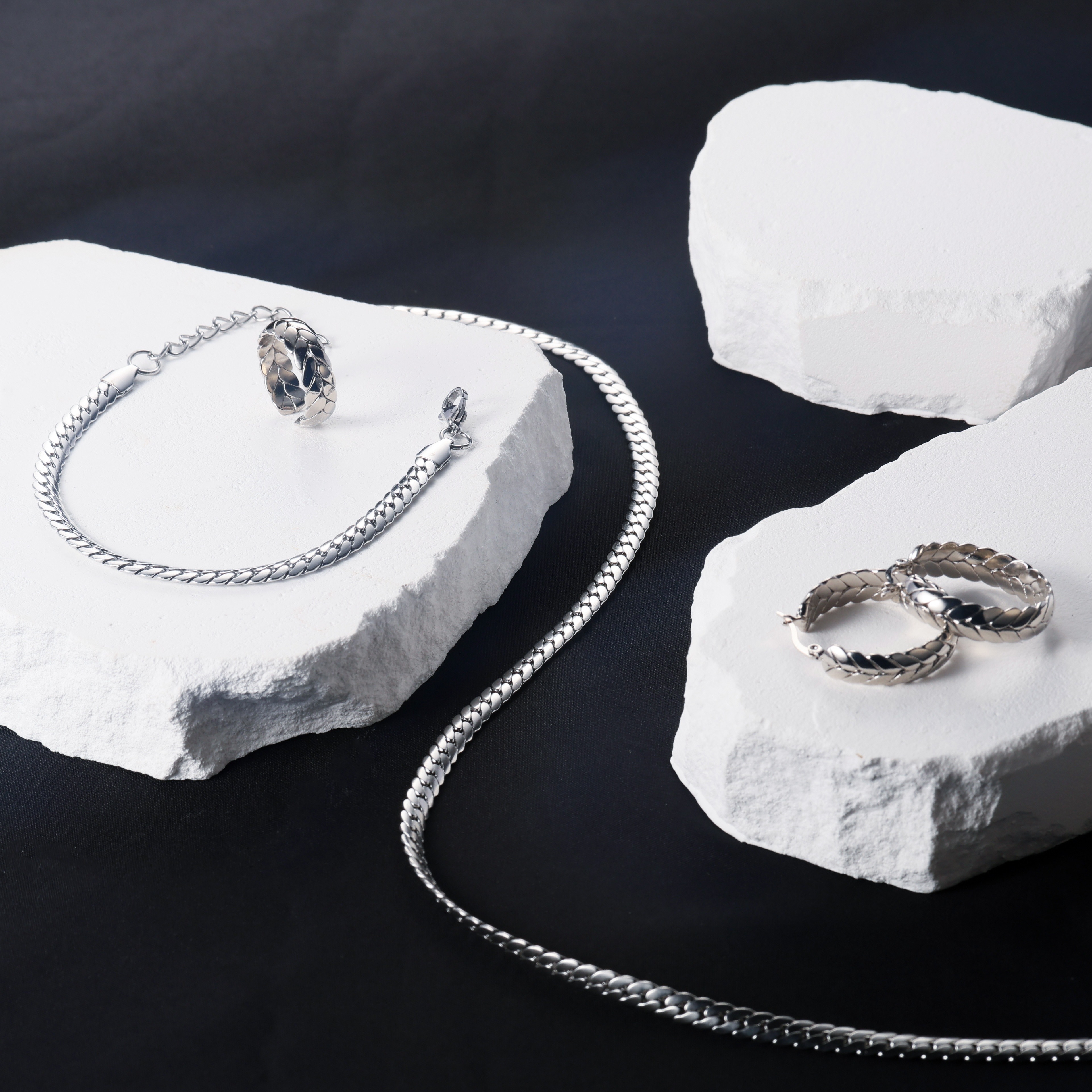 925 sterling silver 4pcs set including necklaces bracelets earrings and rings luxurious fashion   and elegant holiday gifts birthday gifts valentine gifts mothers day gifts gift box Product details 4