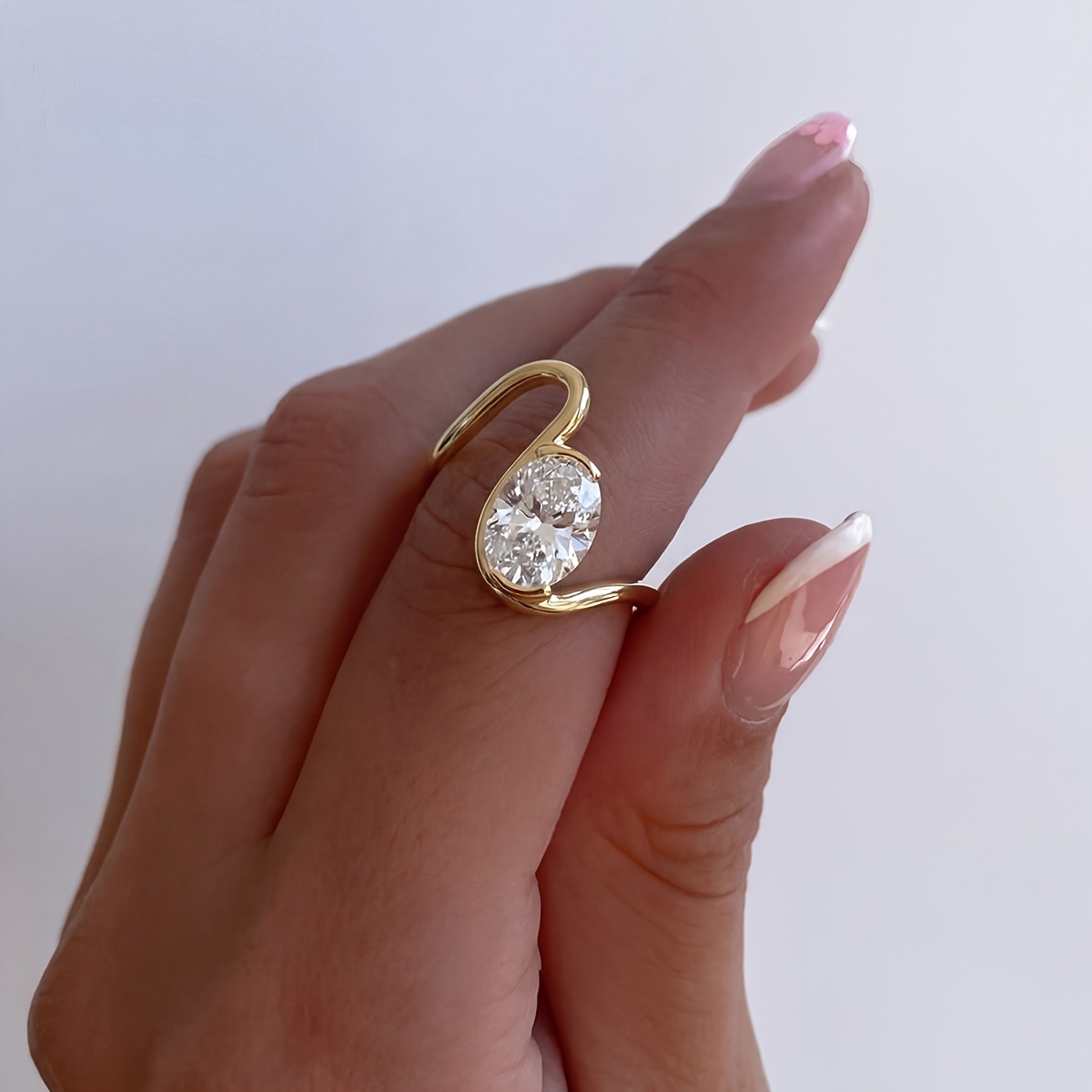 Women's Casual Curved Oval-Shaped Wedding Ring, Elegant Accessory