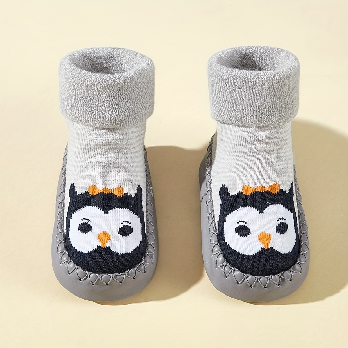 A Pair Of Thickened Cartoon Mid-tube Anti-slip Toddler Shoes For Autumn And Winter