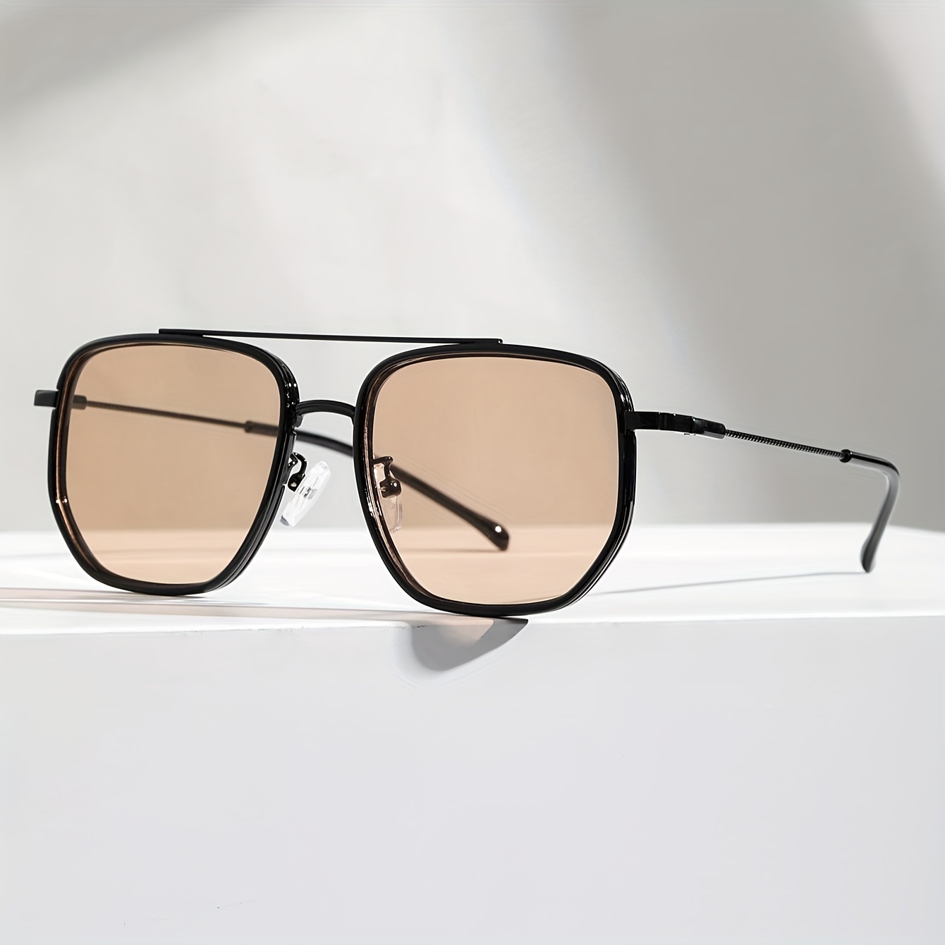 

Lunettes rectangulaires Fairmarry pour femmes, monture en plastique avec verres en plastique antireflet, lunettes décoratives décontractées - 1 paire