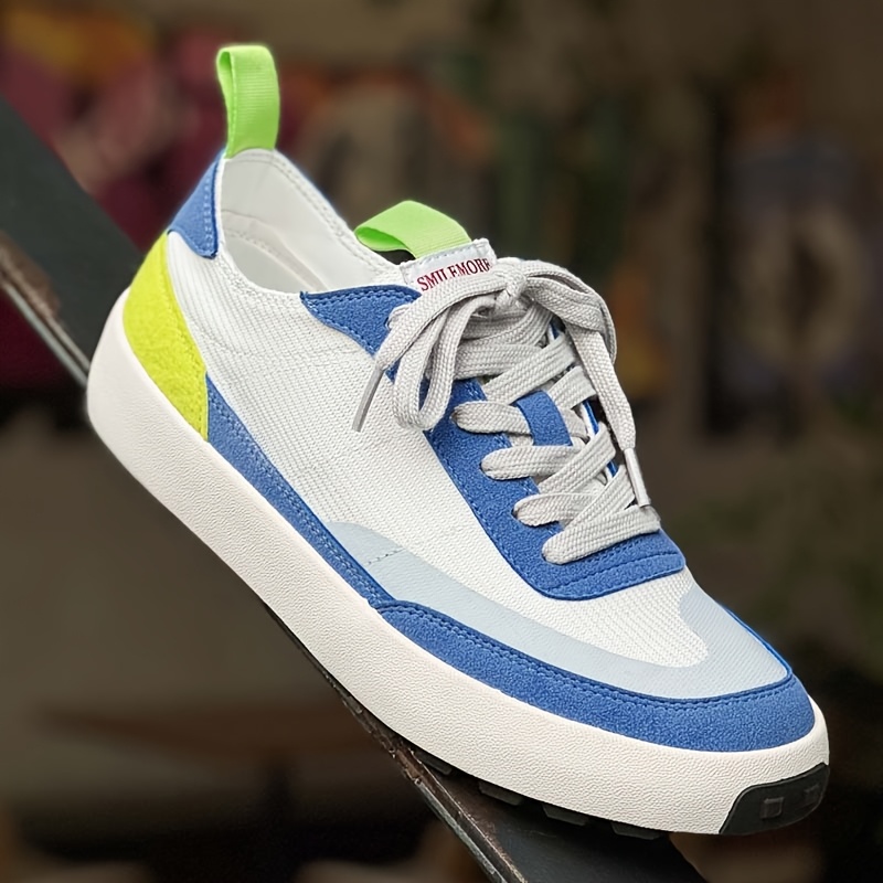 Nuevas zapatillas de skate de caña baja para hombre, estilo urbano de verano con bloques de color, diseño de contraste blanco-azul-verde, parte superior de lona transpirable, suela suave, zapatillas urbanas versátiles para atuendo casual y fotografía callejera