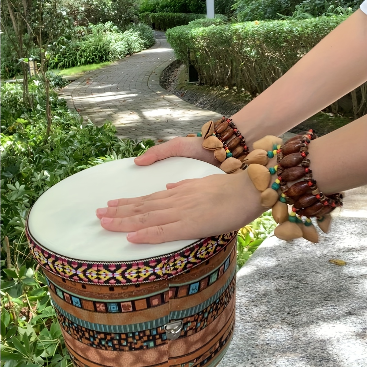 1pc Natural Fruit Shell Handbell - African Drum Strike Wrist Bell with Beaded Strap, Mixed Colors, Solid Shell Construction for Halloween, Thanksgiving, Christmas Decorations & Music Accompaniment, Handbell For Music, Festive Accessory