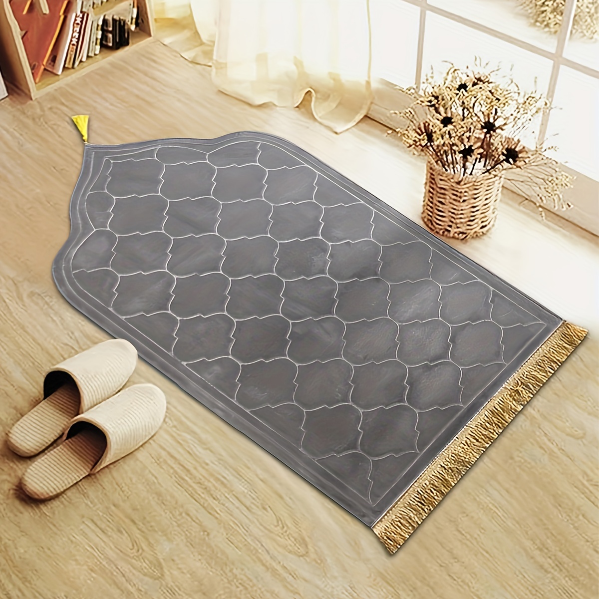 

Luxury Flannel Mat With Tassels - Non-slip, Soft & For Home And Outdoor Use