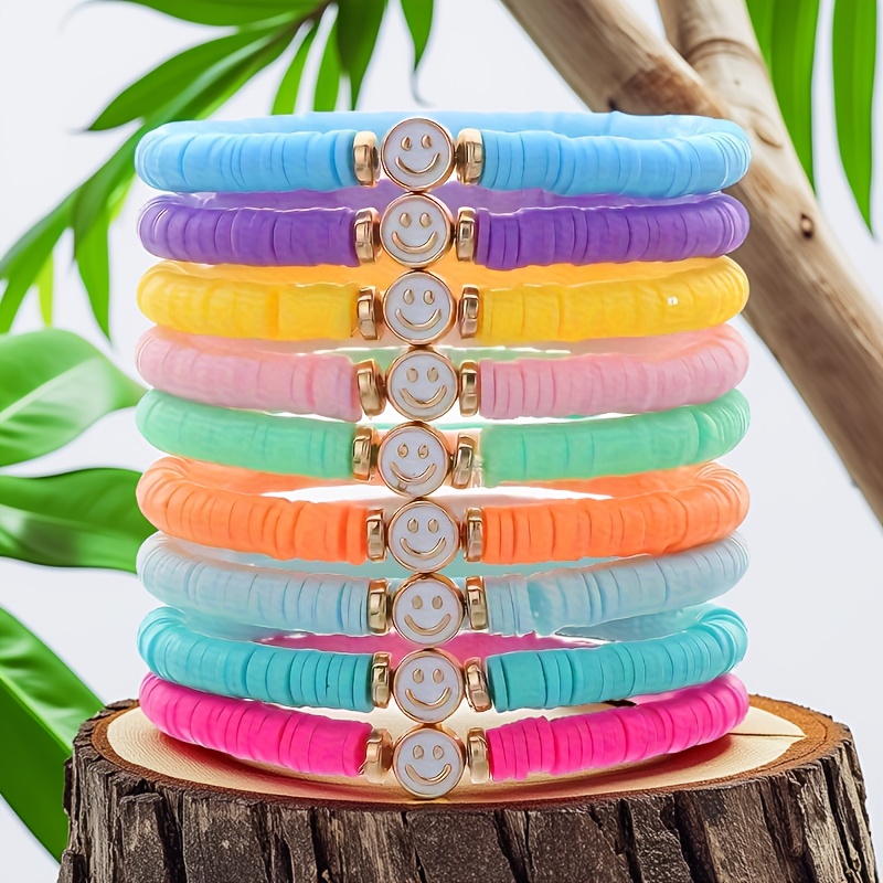 E-shop Boho -teiliges Perlenarmband-Set für Frauen - Mehrfarbige Polymer Clay Charm Armbänder mit Happy Face Detail für den und Partys